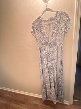 vestique Blue and White Paisley V-Neck Maxi Dress